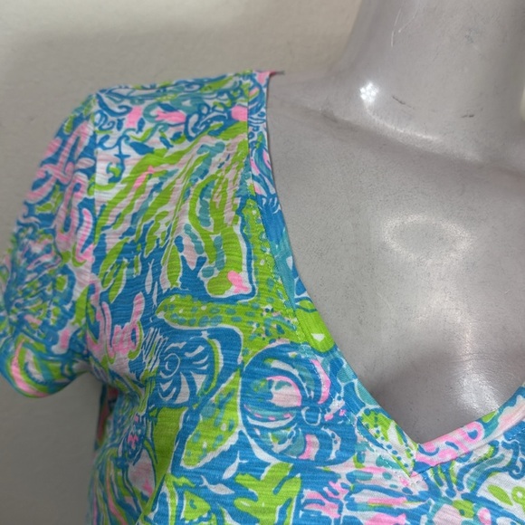 (T2) Lilly Pulitzer®
Women's Etta V-Neck T-Shirt, Vibrant Multicolor, Size XS - Picture 4 of 13